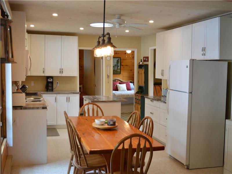 Large 3 Bedroom cottage plus Coe Hill Cottage Rental PL33897