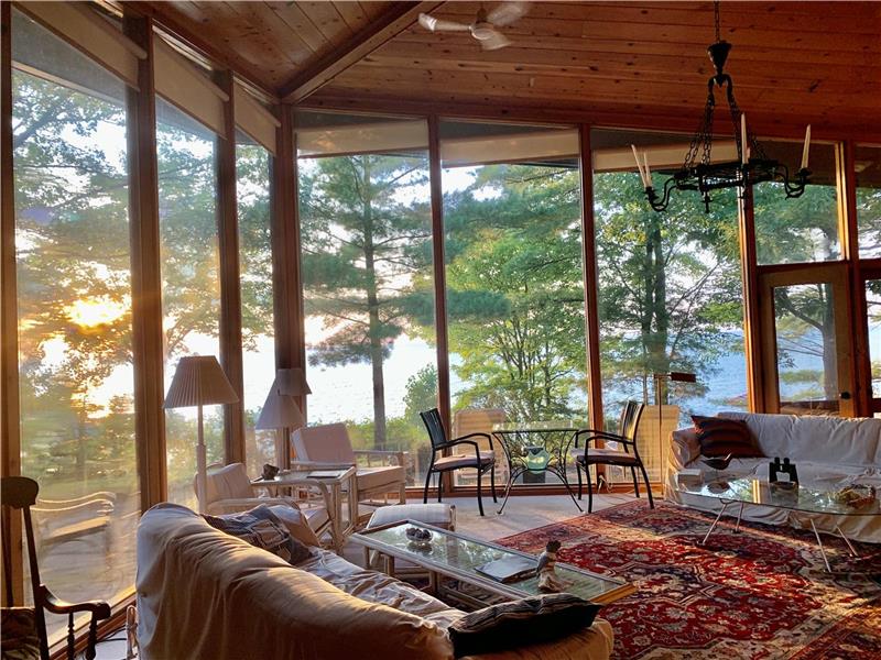 Waterfront! Southcott Pines, Grand Grand Bend Cottage Rental PL