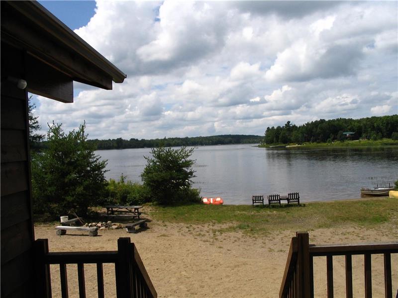 Spacious Lakefront Cottage with Bracebridge Cottage Rental PL34199