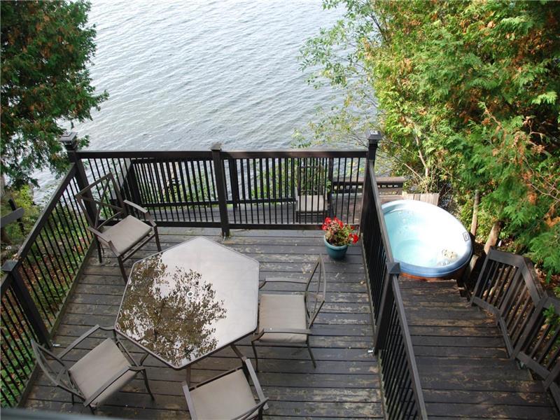 Big Red Cottage Charming, Fully Bancroft Cottage Rental GL34359