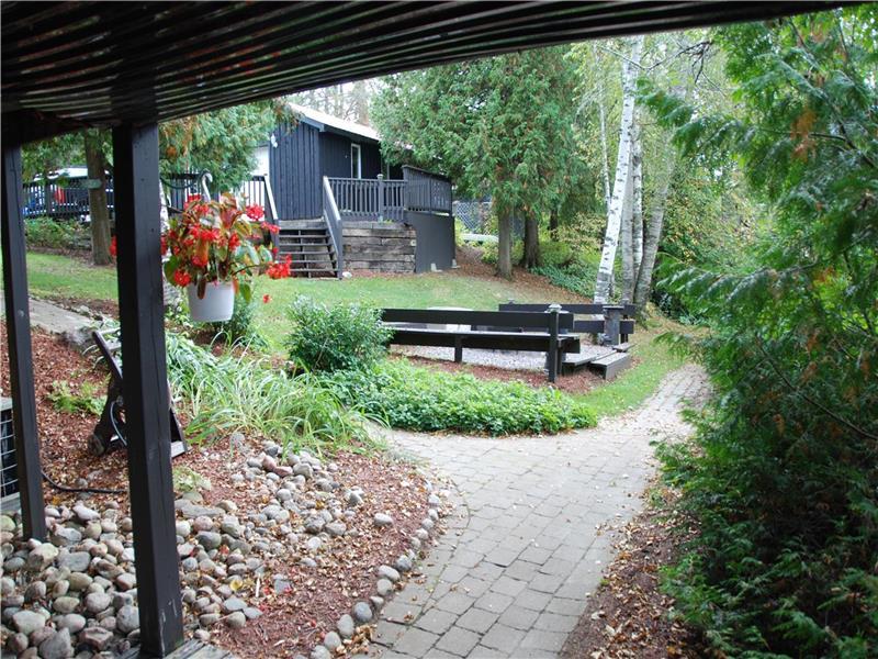 Big Red Cottage Charming, Fully Bancroft Cottage Rental GL34359