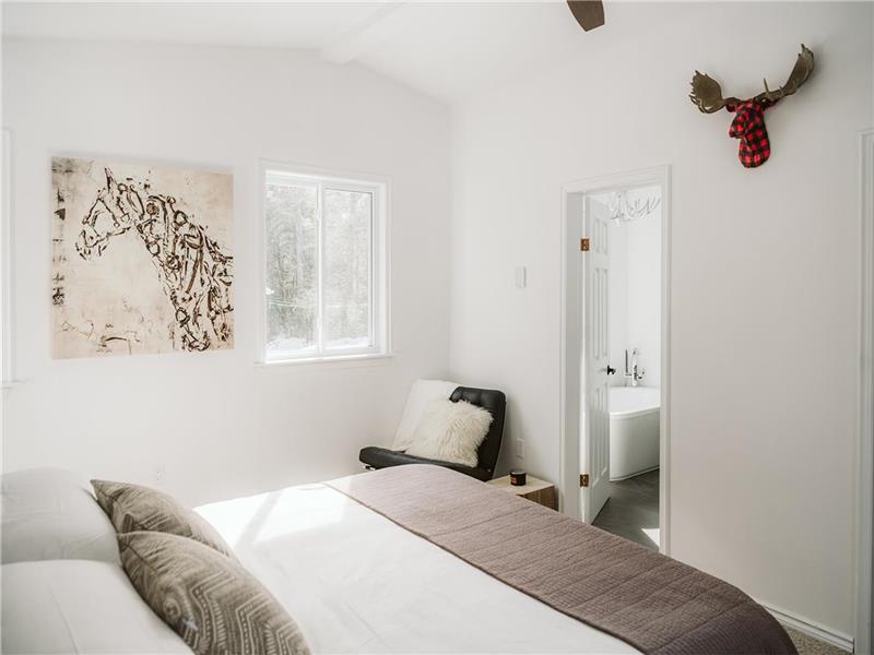 H2H Bitter Lake CottageYour Family Haliburton Cottage Rental DI