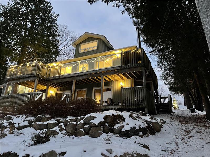 Enjoy your getaway at Cedar Hill Lakefield Cottage Rental DI34473