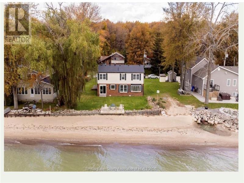 BEACH RETREAT WATERFRONT LUXURY Amherstburg Cottage Rental GL