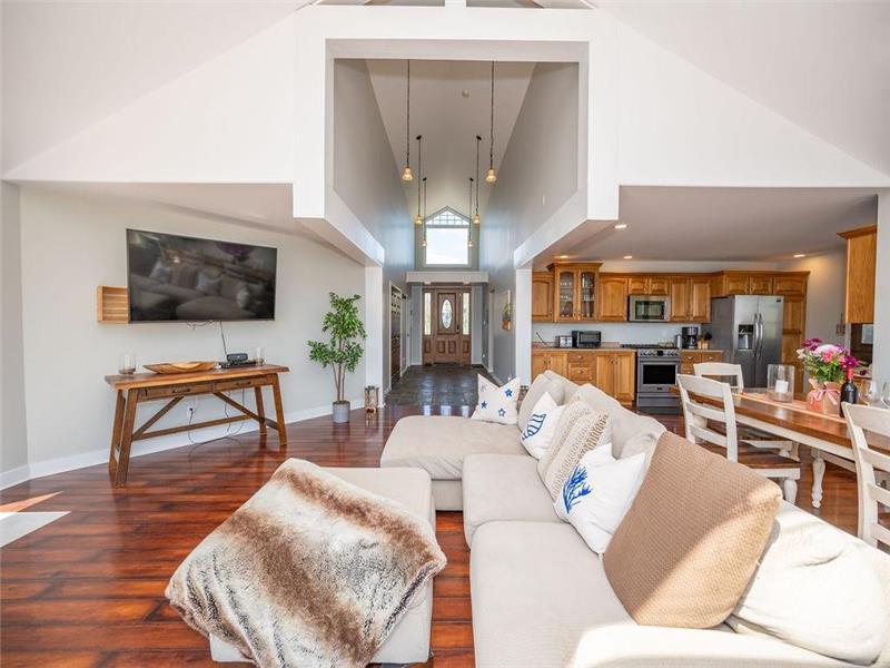 Barry's Bay's Bellevue Acre Barrys Bay Cottage Rental DI34578 CottagesInCanada