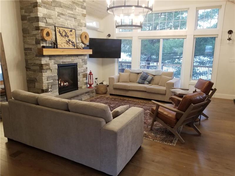 Stunning Luxury Muskoka Lakefront Mactier Cottage Rental PL34680