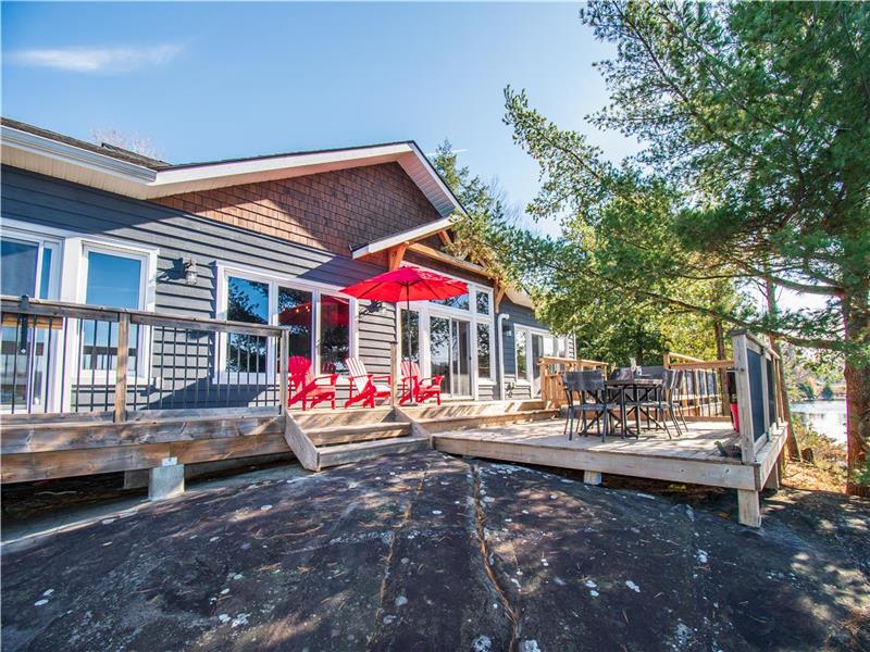 Stunning Luxury Muskoka Lakefront Mactier Cottage Rental PL34680