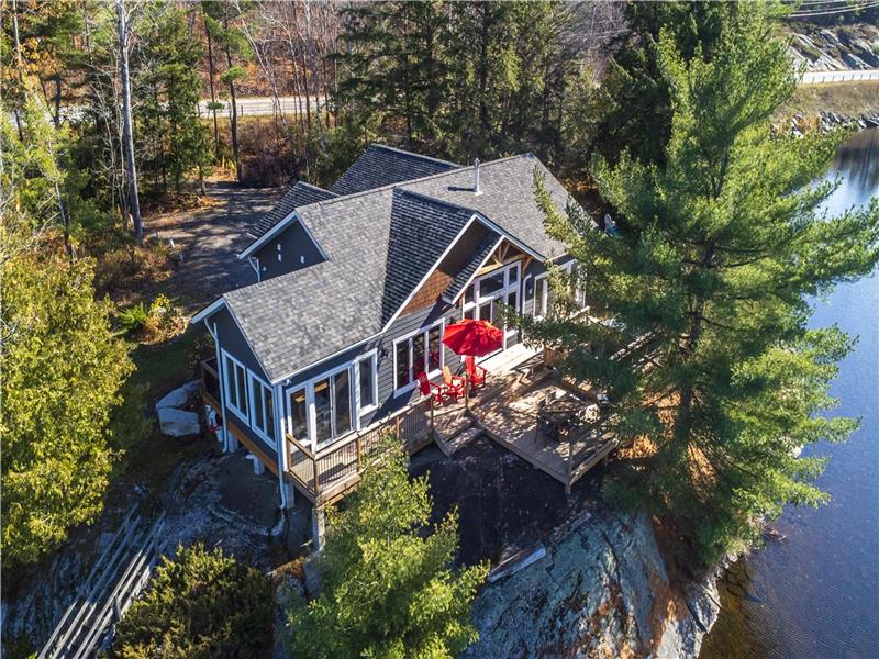 Stunning Luxury Muskoka Lakefront Mactier Cottage Rental PL34680
