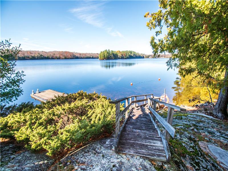 Stunning Luxury Muskoka Lakefront Mactier Cottage Rental PL34680