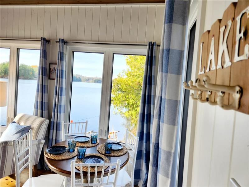 Stunning Luxury Muskoka Lakefront Mactier Cottage Rental PL34680