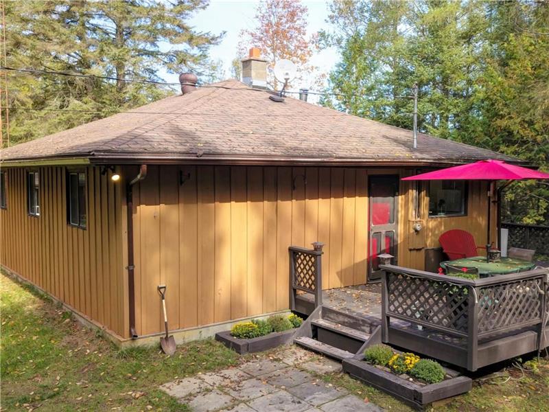 Beautiful Waterfront Cottage Rental Coe Hill Cottage Rental DI34767 CottagesInCanada