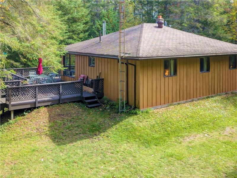 Beautiful Waterfront Cottage Rental Coe Hill Cottage Rental DI34767 CottagesInCanada