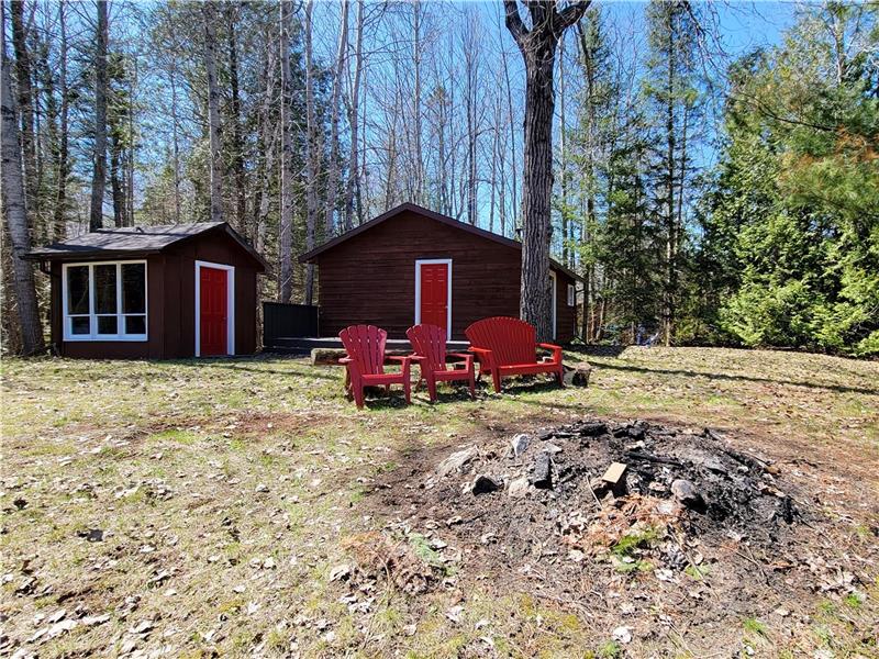 Beautiful Waterfront Cottage Rental Coe Hill Cottage Rental DI34767 CottagesInCanada