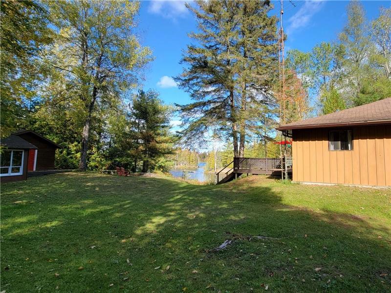 Beautiful Waterfront Cottage Rental Coe Hill Cottage Rental DI34767 CottagesInCanada
