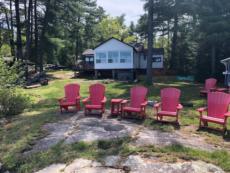 Waterfront cottage on quiet Little Parry Sound Cottage Rental PL