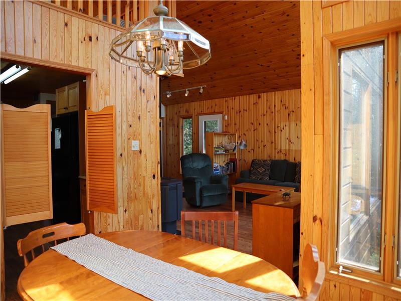 Lakefront Retreat Your Perfect Bancroft Cottage Rental DI34973