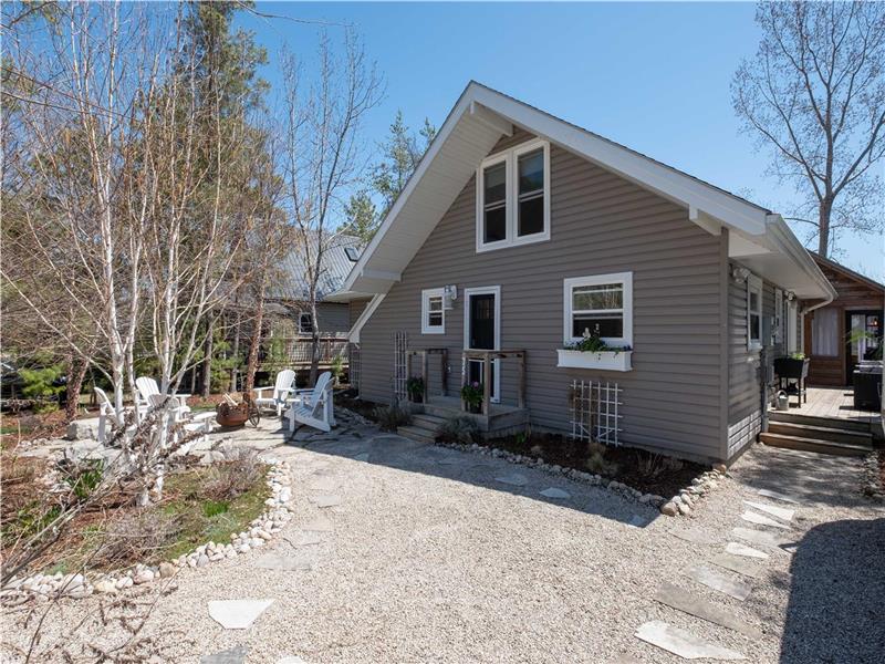 Lake Huron Cottage in Lurgan Beach Kincardine Cottage Rental DI