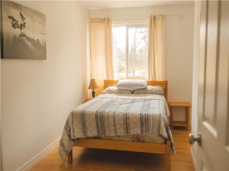 Wasaga Beachfront Cottage & Pool! Wasaga Beach Cottage Rental GL34981 CottagesInCanada