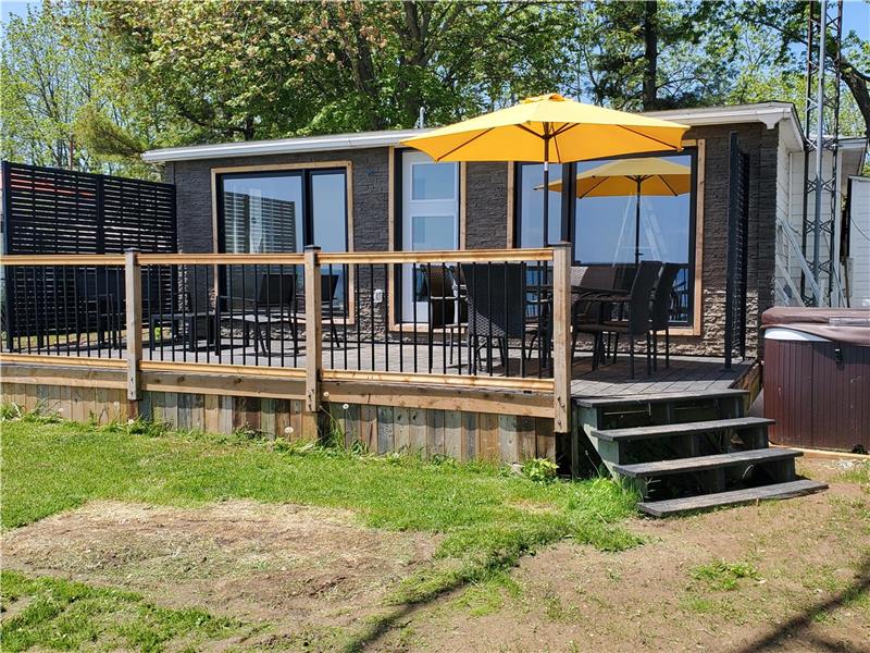 "Experience Lakeside Bliss Relax Dunnville Cottage Rental GL35031