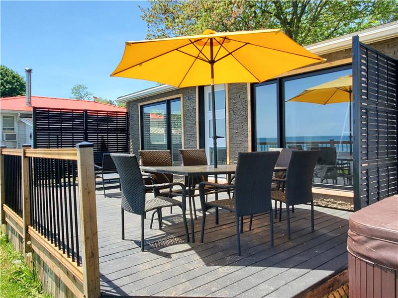 "Experience Lakeside Bliss Relax Dunnville Cottage Rental GL35031