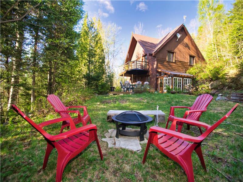 Riverside Modern Rustic 3 bedrooms MontTremblant Cottage Rental DI