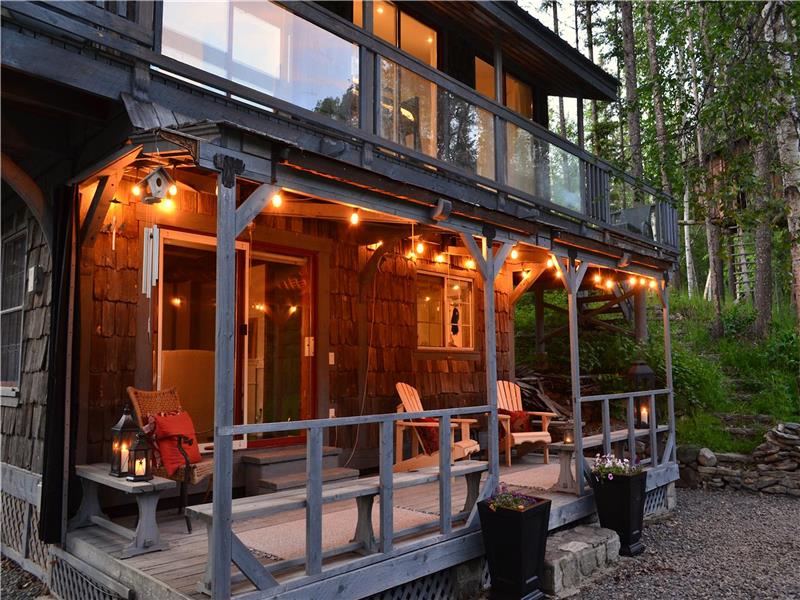 Carver's Cottage A Magical Canim Lake Cottage Rental GL35124