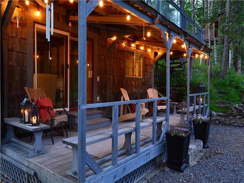 Carver's Cottage A Magical Canim Lake Cottage Rental GL35124