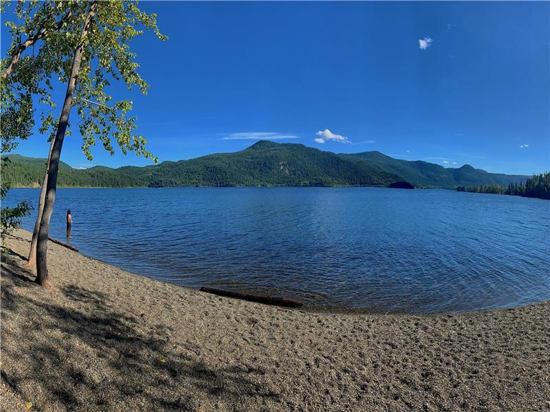 Carver's Cottage A Magical Canim Lake Cottage Rental GL35124