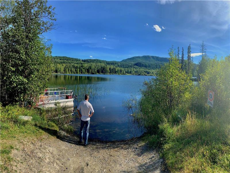 Carver's Cottage A Magical Canim Lake Cottage Rental GL35124