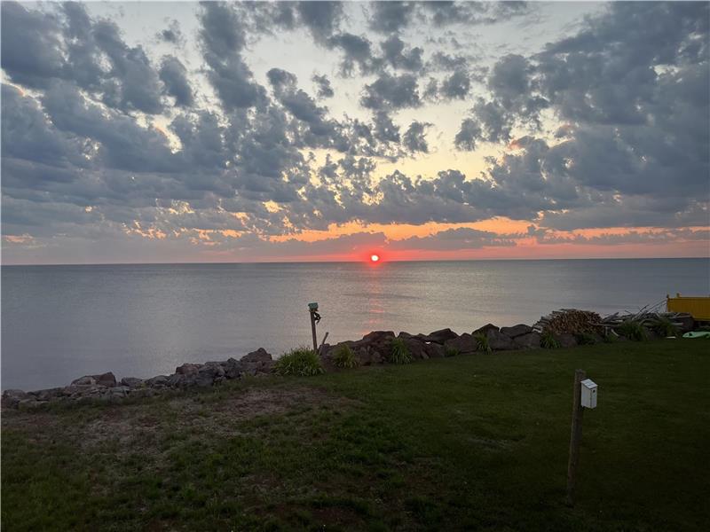 Awesome Beachfront! CapPele Cottage Rental GL35197 CottagesInCanada