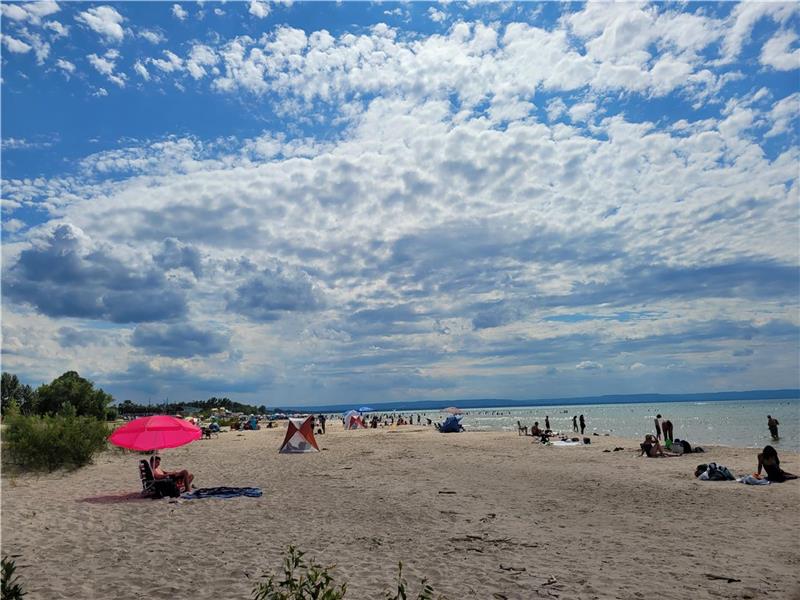 5 BEDROOM COTTAGE, POOL&PING PONG Wasaga Beach Cottage Rental DI35304 CottagesInCanada