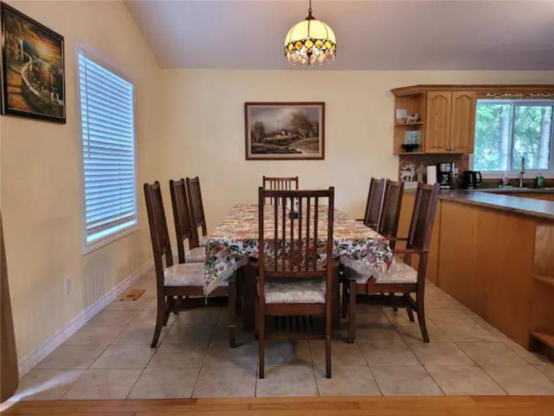 5 BEDROOM COTTAGE, POOL&PING PONG Wasaga Beach Cottage Rental DI35304 CottagesInCanada