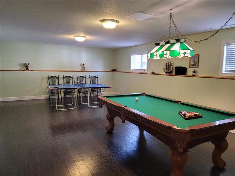 5 BEDROOM COTTAGE, POOL&PING PONG Wasaga Beach Cottage Rental DI35304 CottagesInCanada