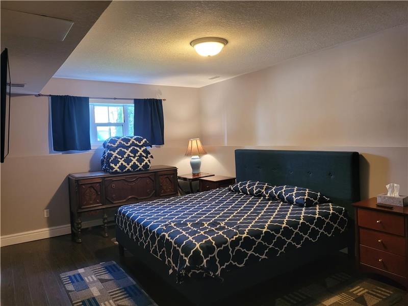 5 BEDROOM COTTAGE, POOL&PING PONG Wasaga Beach Cottage Rental DI35304 CottagesInCanada