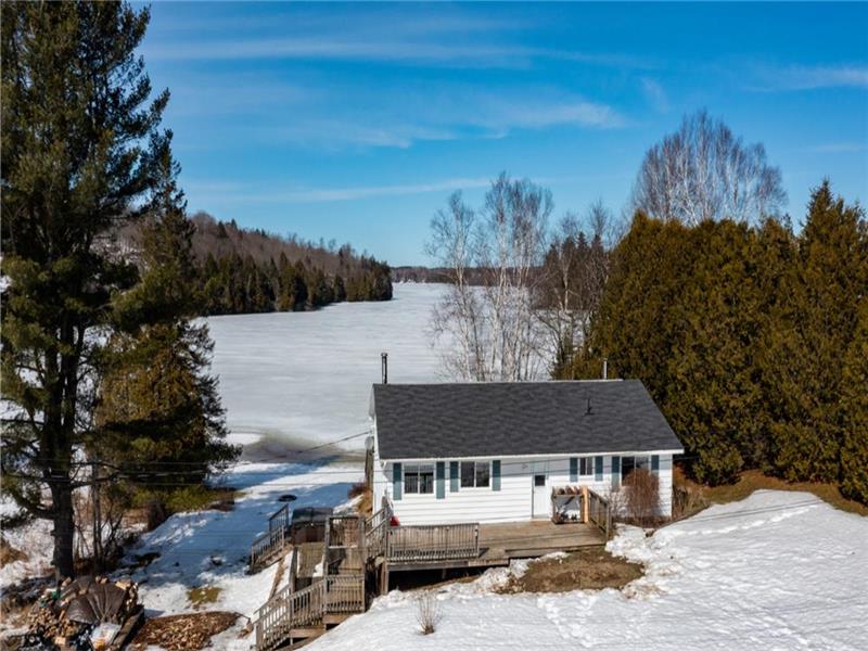 Waterfront 4 Season Cottage on Parry