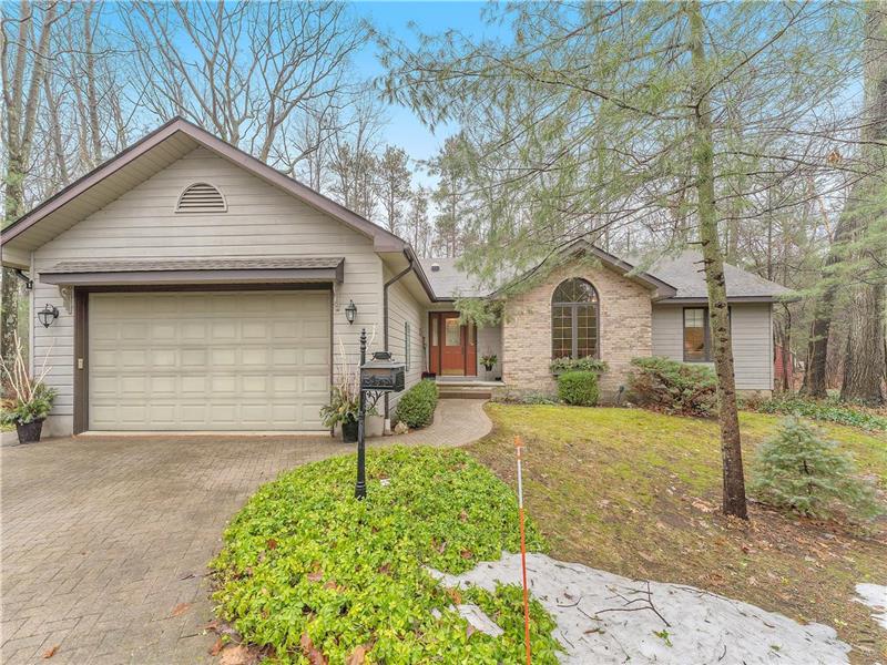 Triple Pines CottageSouthcott Grand Bend Cottage Rental DI35401