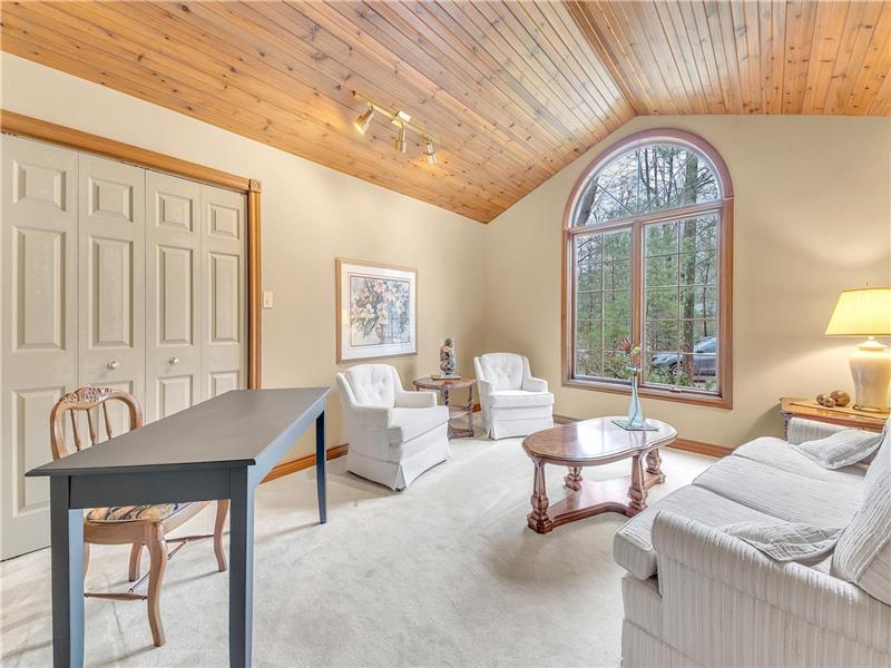 Triple Pines CottageSouthcott Grand Bend Cottage Rental DI35401