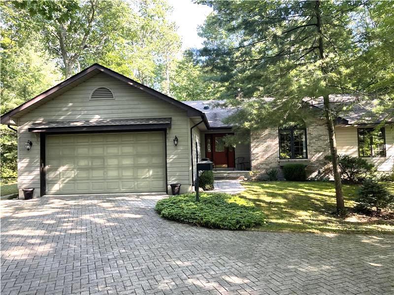 Triple Pines CottageSouthcott Grand Bend Cottage Rental DI35401