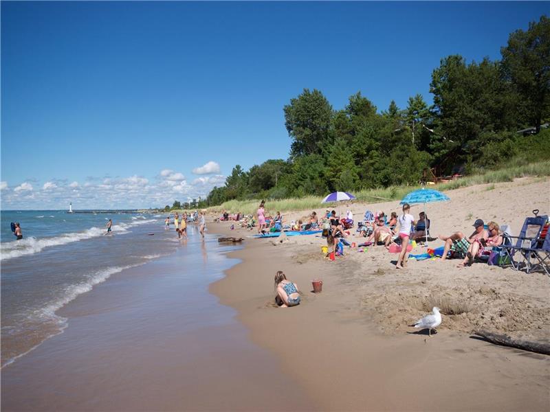 Triple Pines CottageSouthcott Grand Bend Cottage Rental DI35401