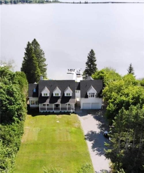 Crawford Lakehouse Brechin Cottage Rental DI35464 CottagesInCanada