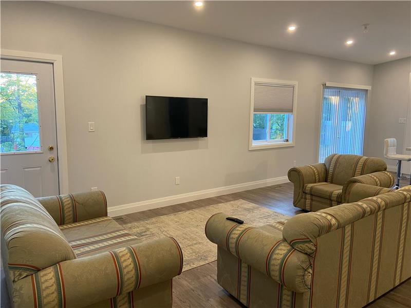 Luxury & Spacious 1Bd+D Apartment Sauble Beach Cottage Rental GL