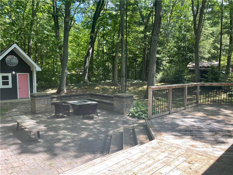 Updated Four Season Cottage, Grand Bend Cottage Rental PL35547