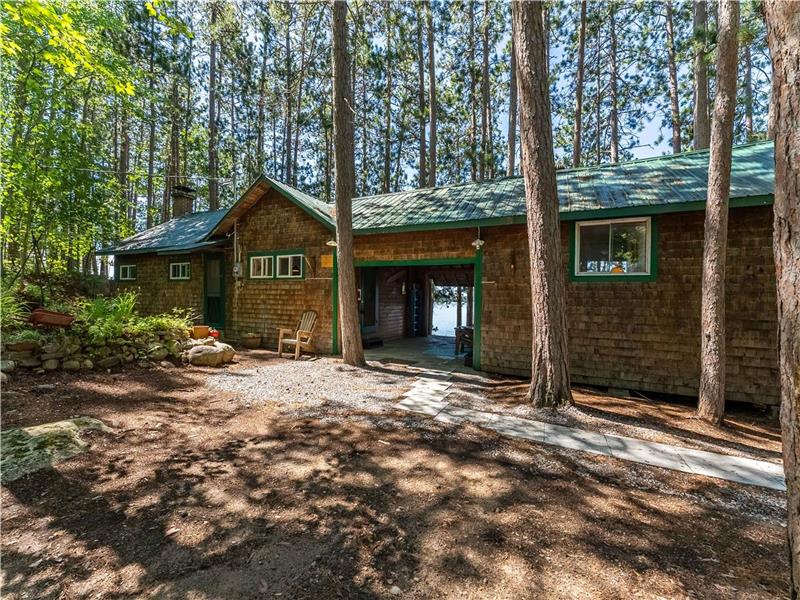 RUSTIC PRIVATE FAMILY COTTAGE WITH Round Lake Centre Cottage Rental