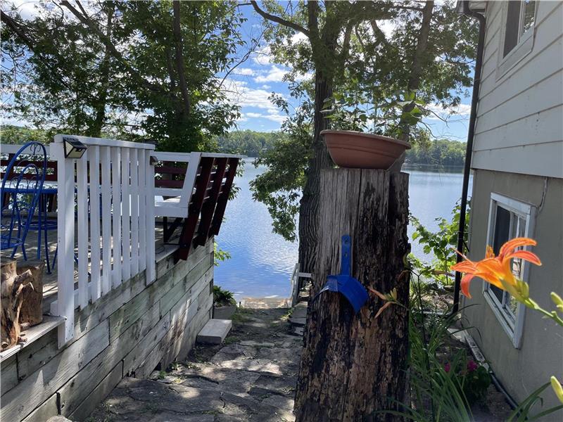 Cheerful Waterfront Cottage on Verona Cottage Rental DI35571
