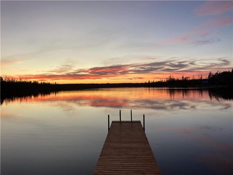 Luna Rosa Chalet Lakefront Upper Musquodoboit Cottage Rental GL