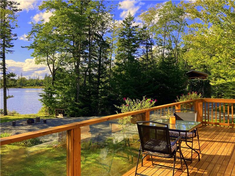Luna Rosa Chalet Lakefront Upper Musquodoboit Cottage Rental GL