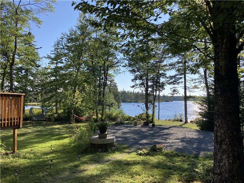 Luna Rosa Chalet Lakefront Upper Musquodoboit Cottage Rental GL