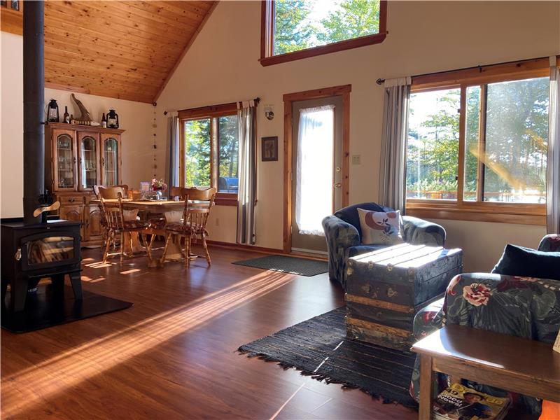 Luna Rosa Chalet Lakefront Upper Musquodoboit Cottage Rental GL