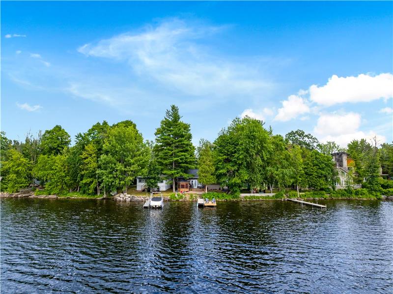 Waterfront 4 bedroom family cottage Carleton Place Cottage Rental