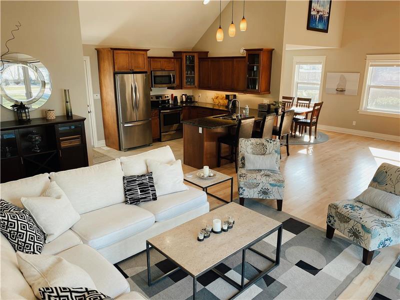 Sunview Lakehouse, Waterfront, Grand Bend Cottage Rental GL35695